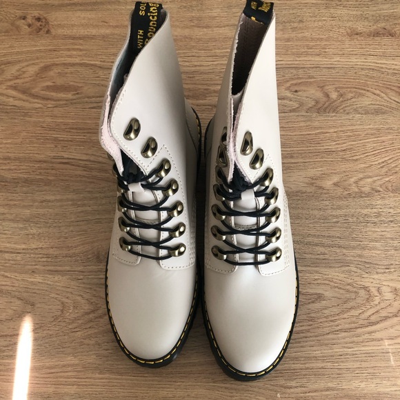 NIB $200 Dr. Martens Leona Combat Boot in Vintage Taupe Sendal -6US and 9US! - Picture 7 of 13